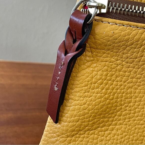 NWOT Dooney & Bourke Pebbled Leather Dandelion Crossbody Purse - Picture 5 of 16